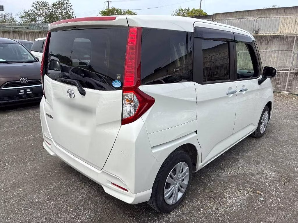 TOYOTA ROOMY