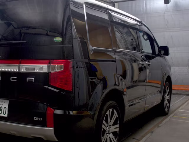 MITSUBISHI DELICA D:5