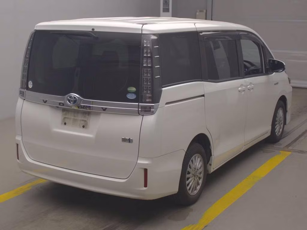 TOYOTA VOXY