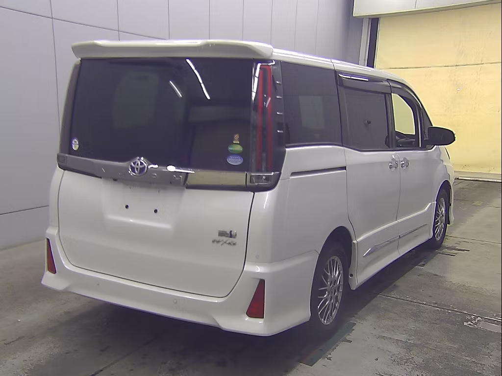 TOYOTA NOAH