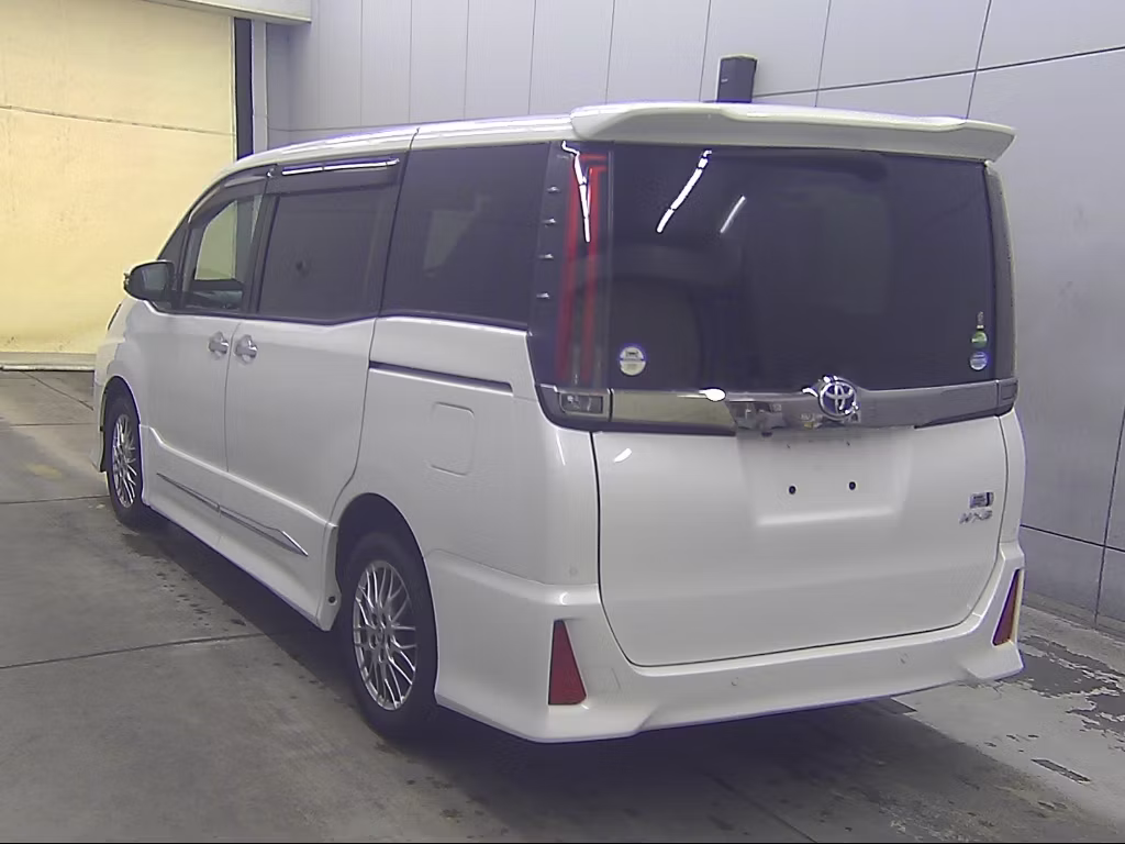 TOYOTA NOAH