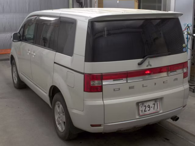 MITSUBISHI DELICA D:5