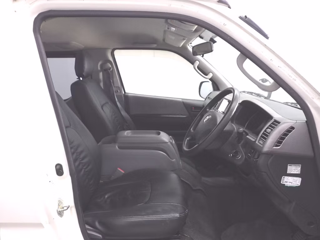 TOYOTA REGIUS ACE