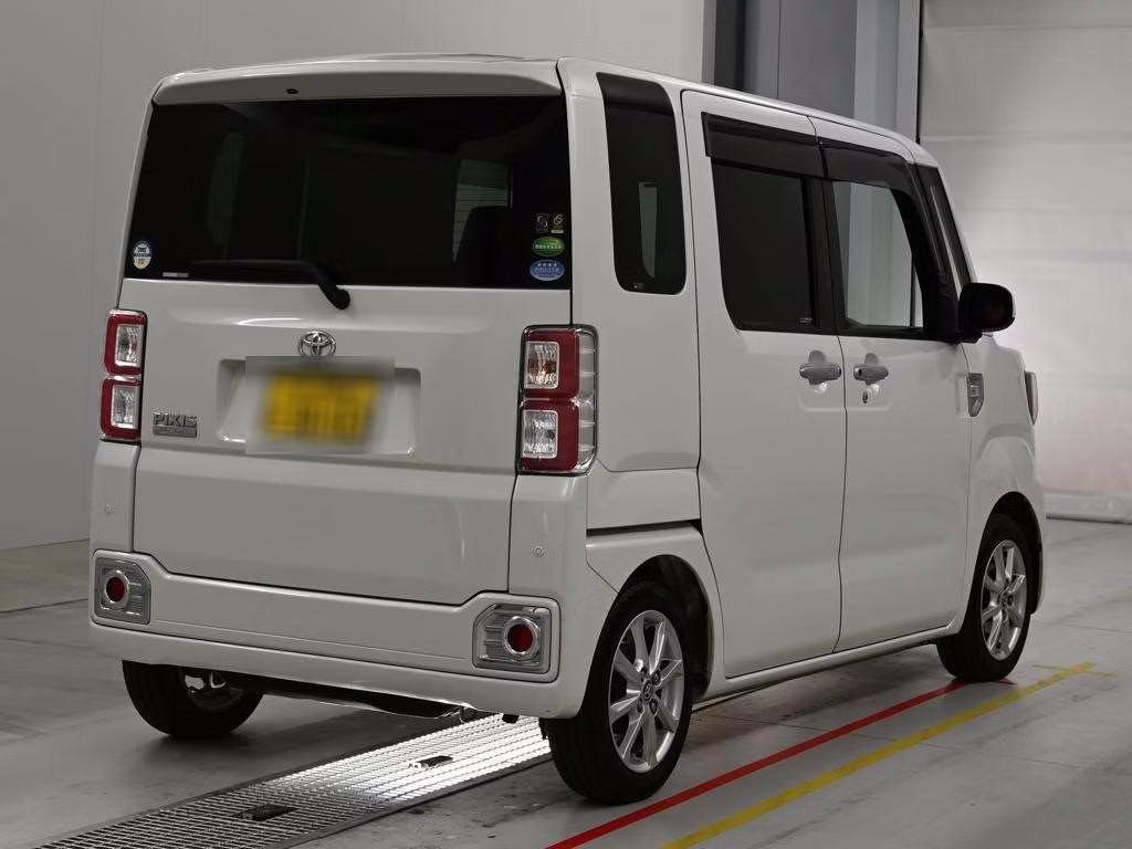TOYOTA PIXIS MEGA