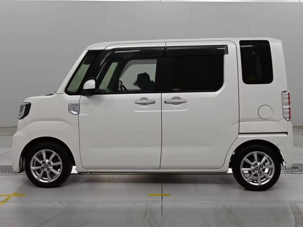 TOYOTA PIXIS MEGA