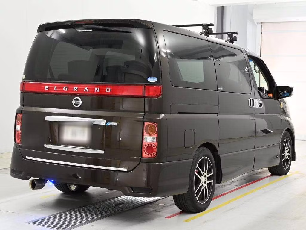 NISSAN ELGRAND