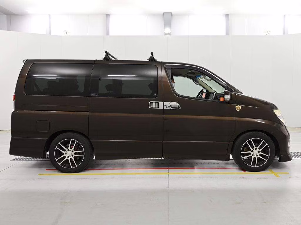 NISSAN ELGRAND