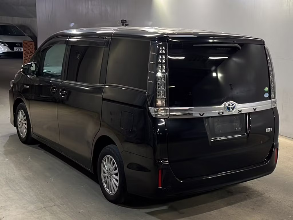 TOYOTA VOXY