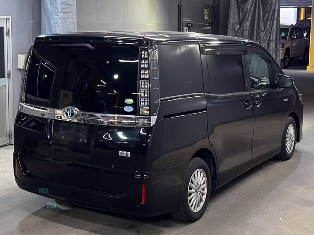 TOYOTA VOXY