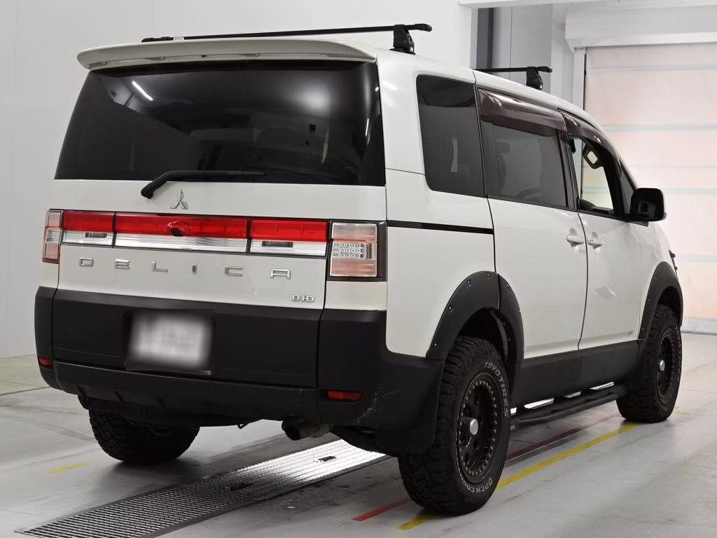 MITSUBISHI DELICA D:5