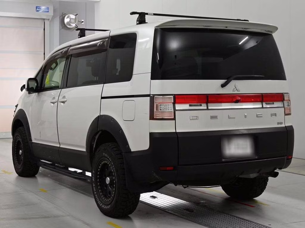 MITSUBISHI DELICA D:5