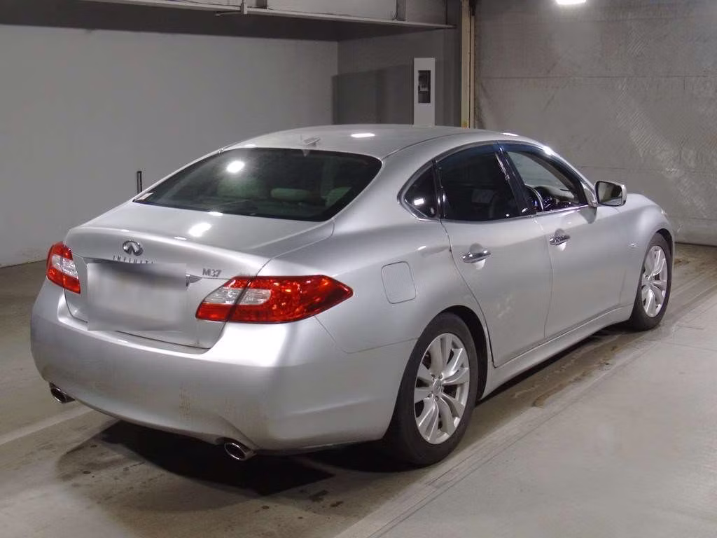NISSAN FUGA