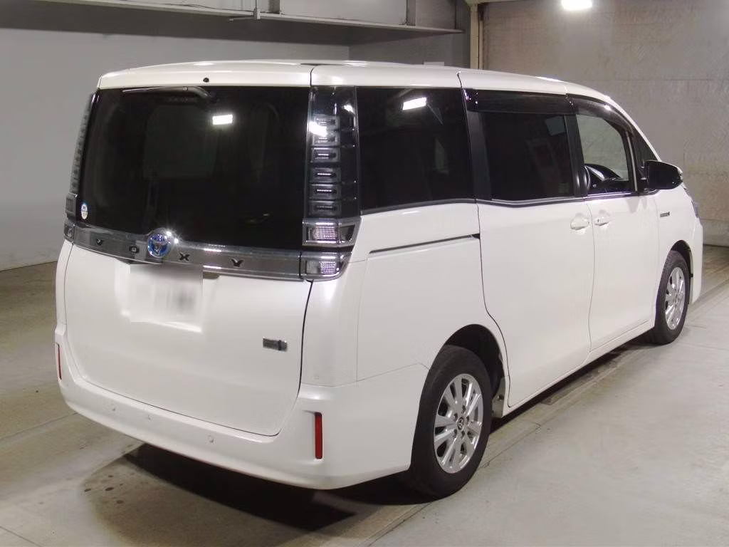 TOYOTA VOXY