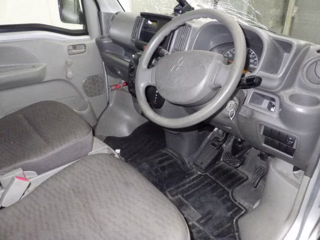 MITSUBISHI MINICAB