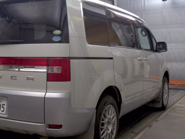 MITSUBISHI DELICA D:5
