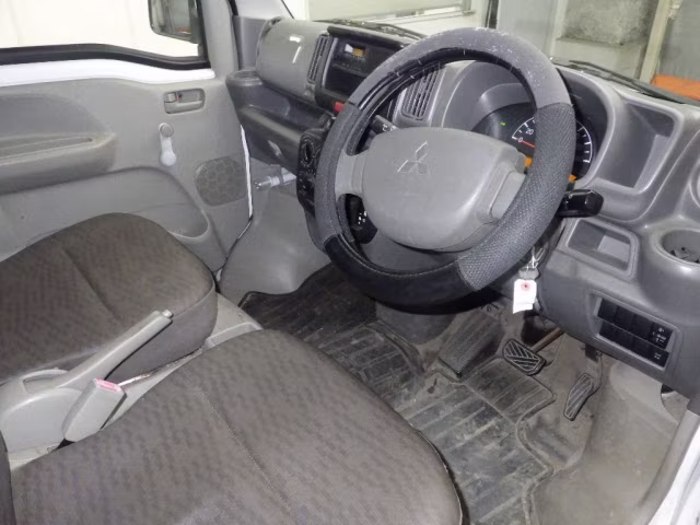 MITSUBISHI MINICAB