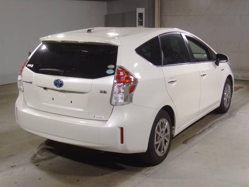 TOYOTA PRIUS ALPHA