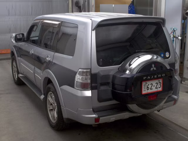 MITSUBISHI PAJERO
