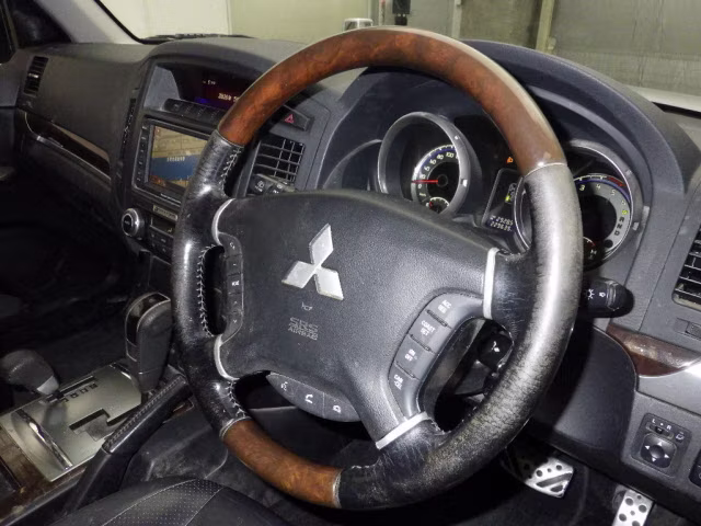MITSUBISHI PAJERO