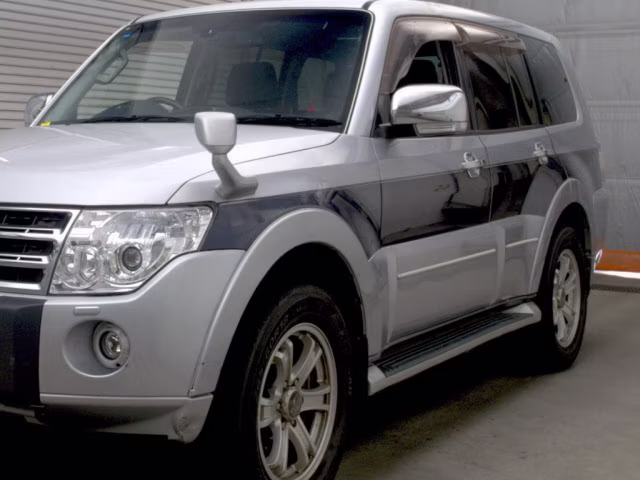 MITSUBISHI PAJERO