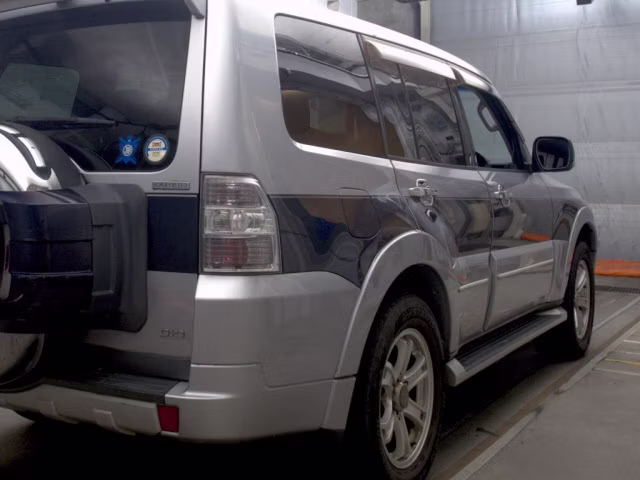 MITSUBISHI PAJERO