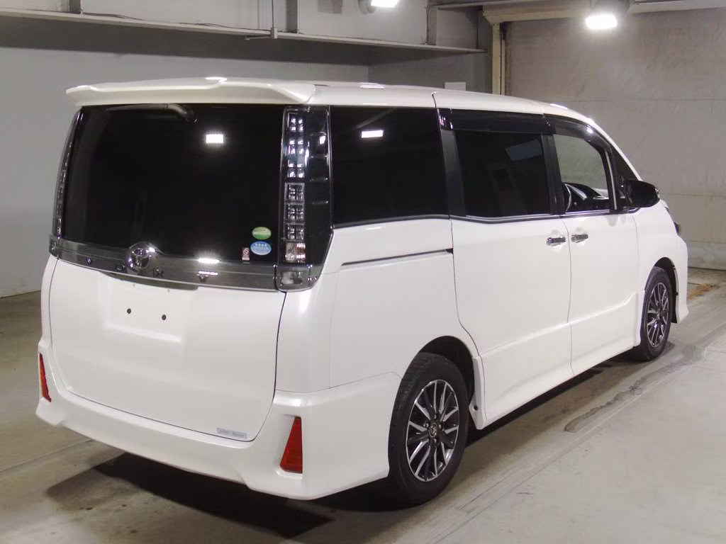 TOYOTA VOXY