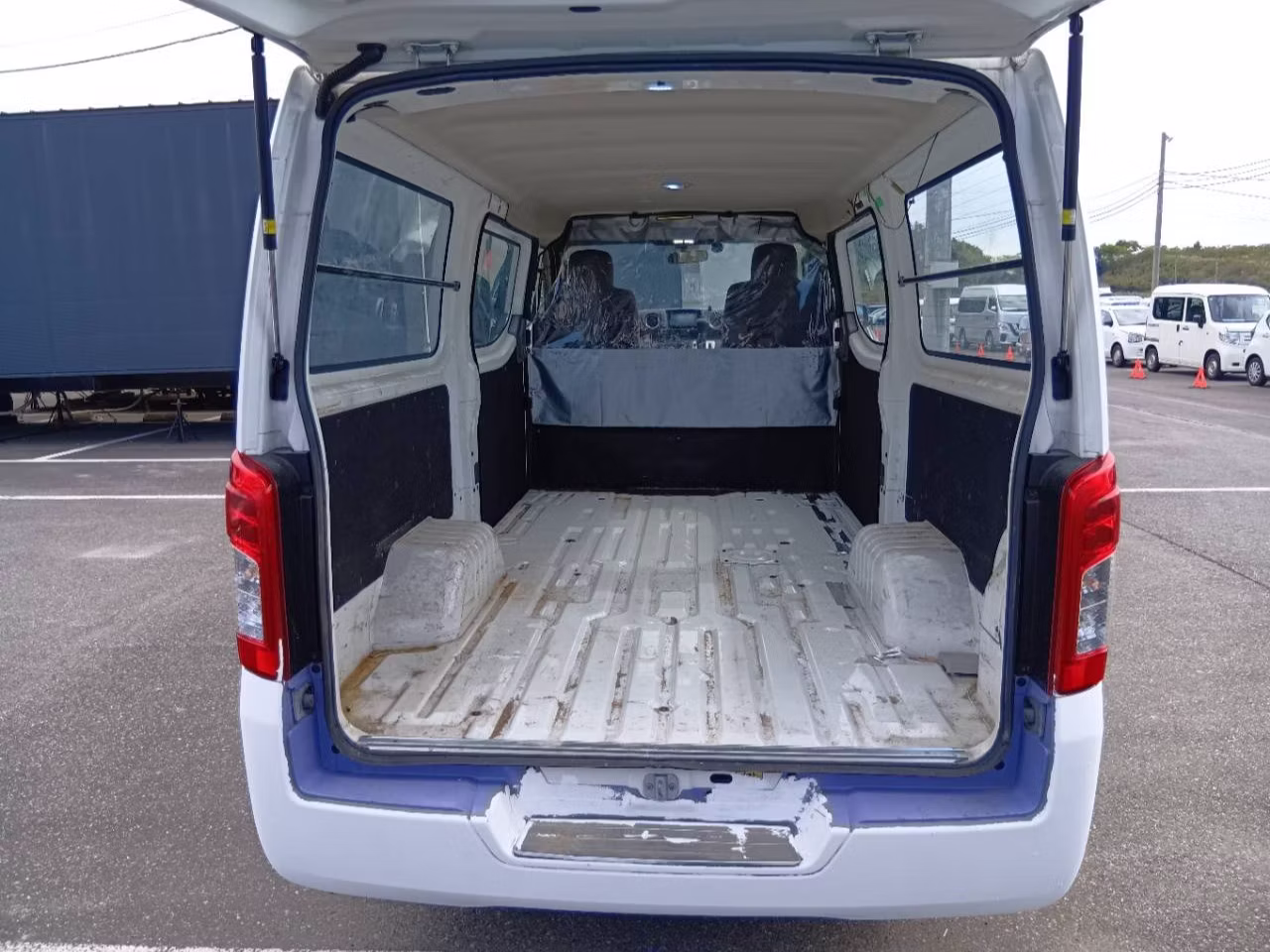 NISSAN NV350 CARAVAN