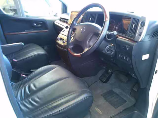 NISSAN ELGRAND