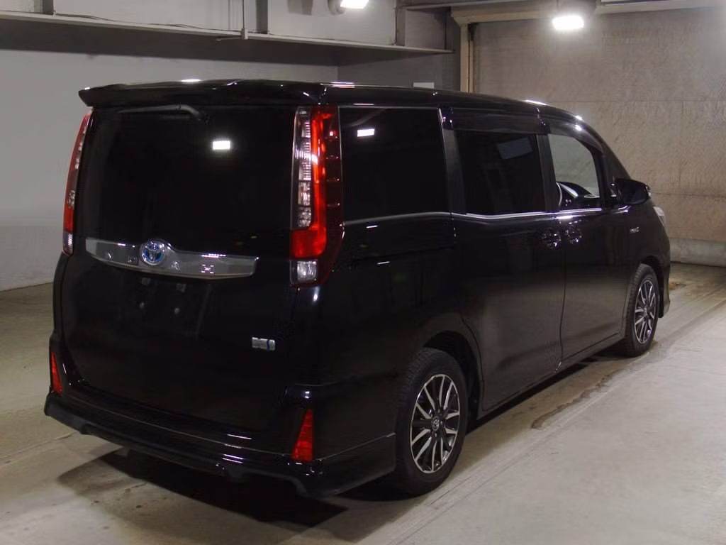 TOYOTA NOAH