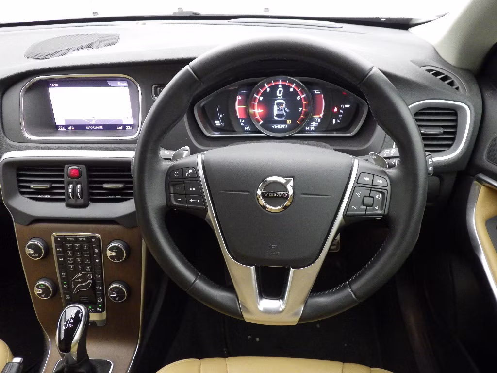 VOLVO V40