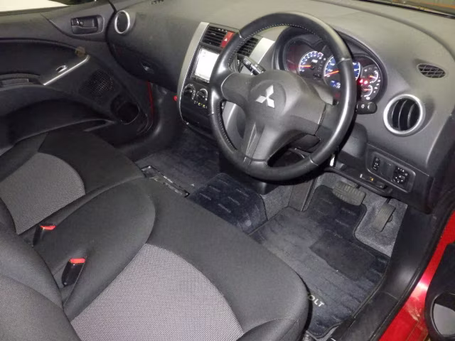 MITSUBISHI COLT PLUS