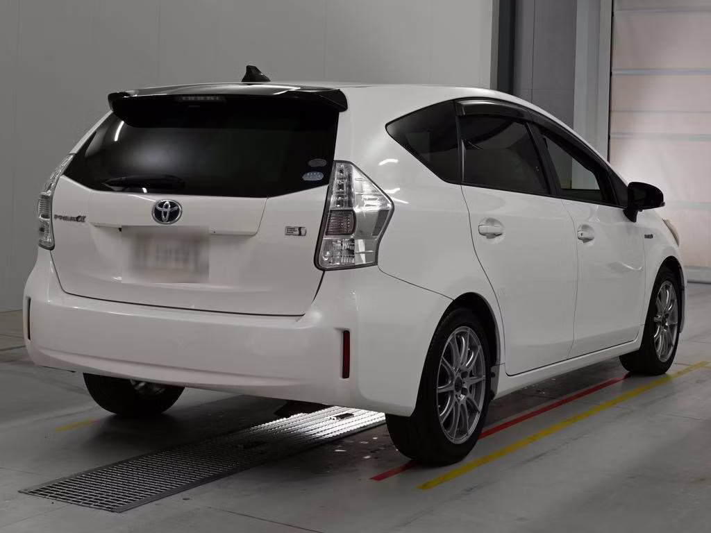 TOYOTA PRIUS ALPHA