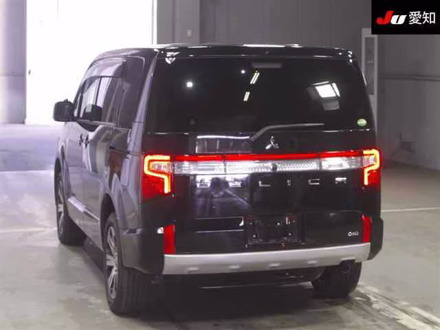 MITSUBISHI DELICA D:5