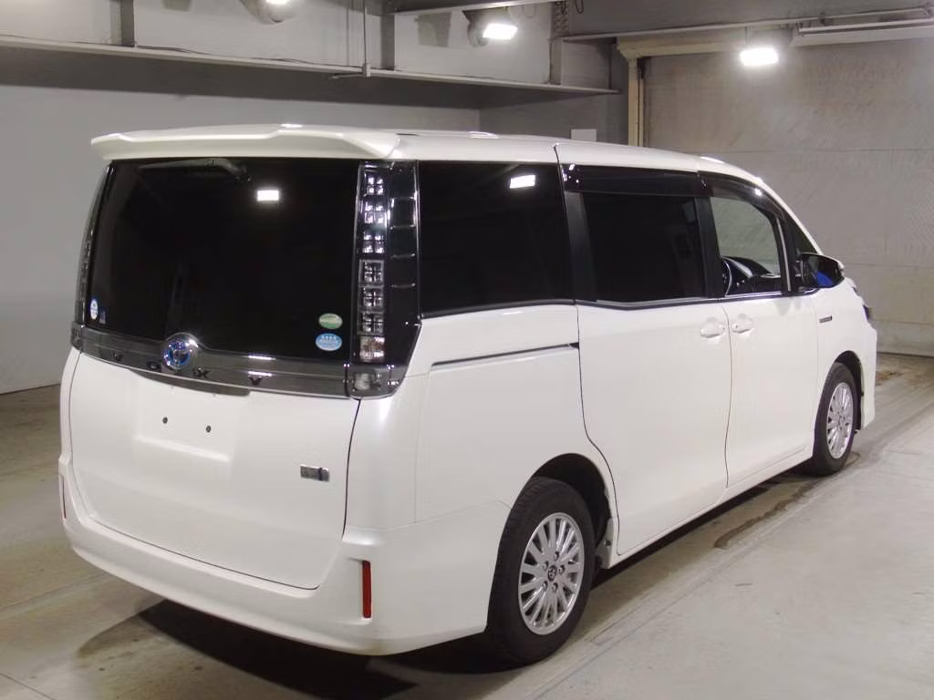TOYOTA VOXY