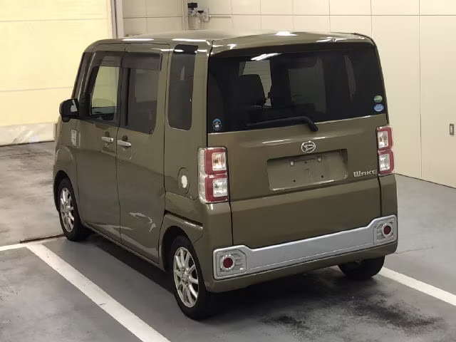 DAIHATSU WAKE