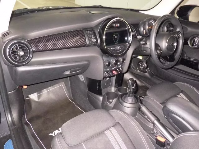 MINI HATCH