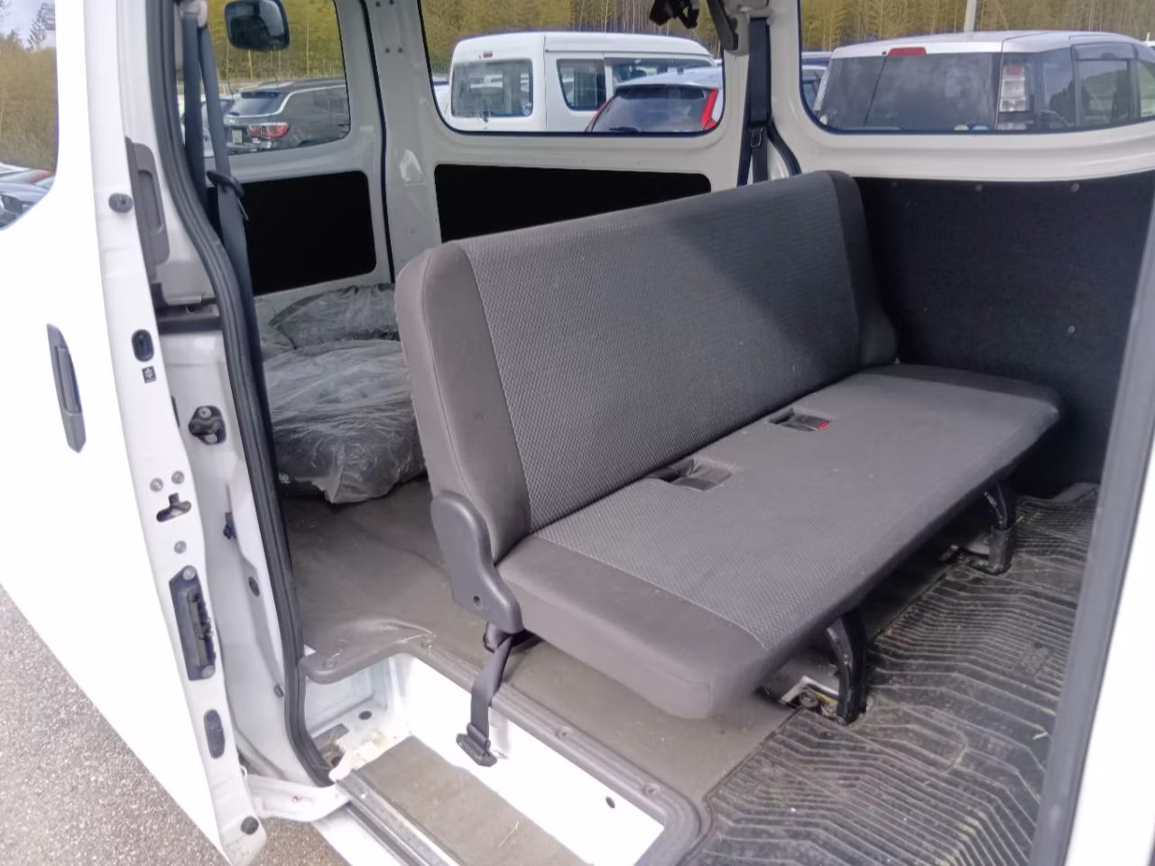 NISSAN NV350 CARAVAN