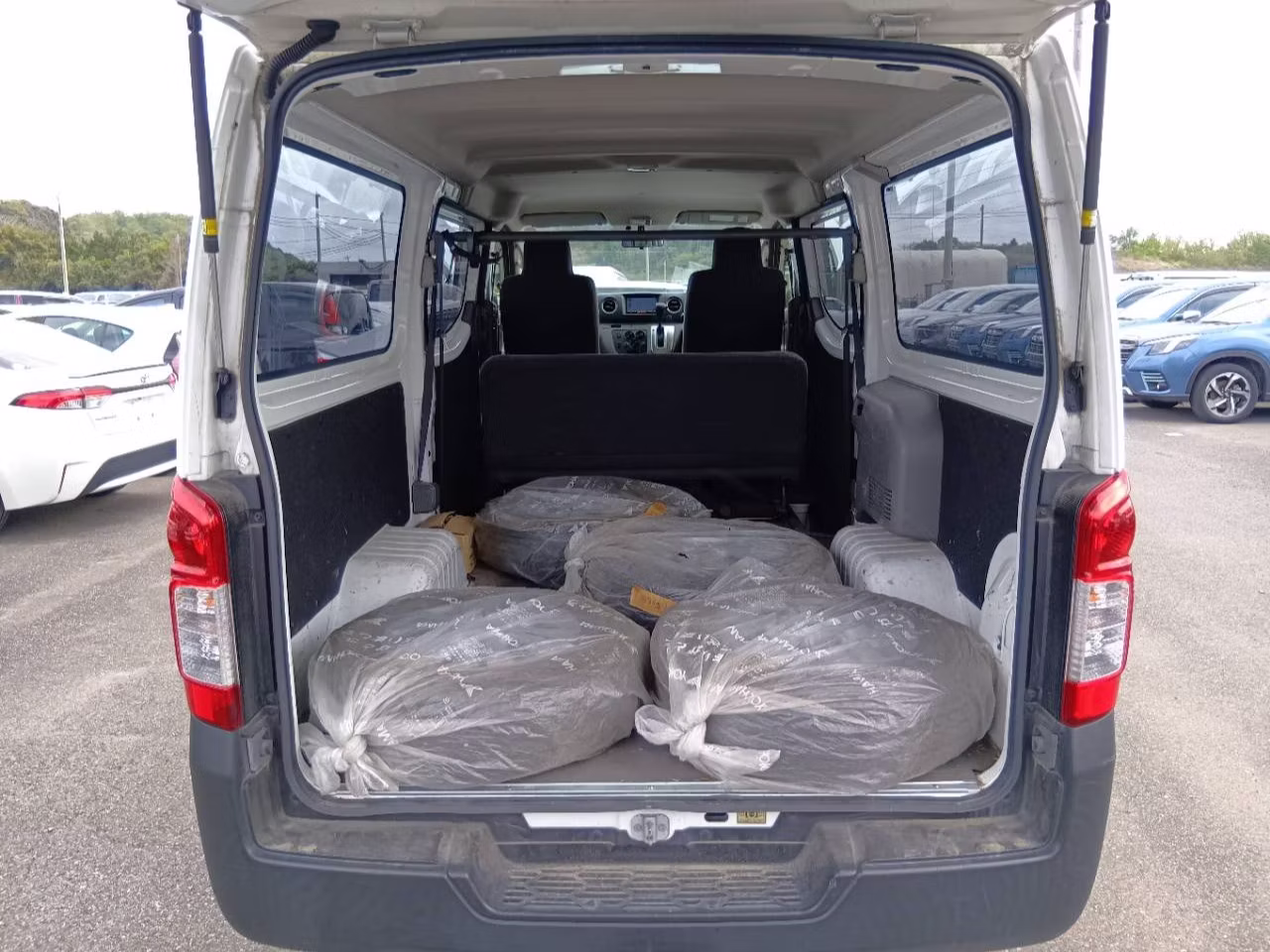NISSAN NV350 CARAVAN