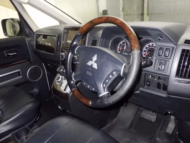MITSUBISHI DELICA D:5