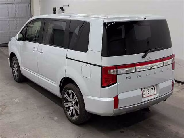 MITSUBISHI DELICA D:5