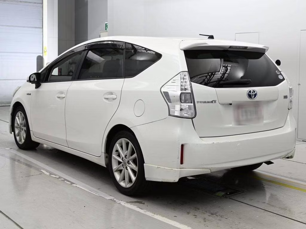 TOYOTA PRIUS ALPHA