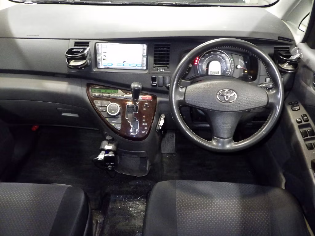 TOYOTA ISIS