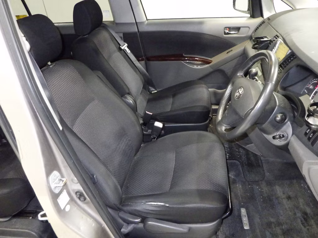 TOYOTA ISIS