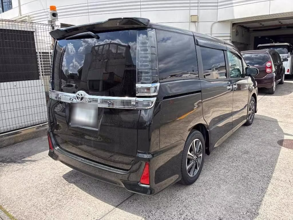 TOYOTA VOXY