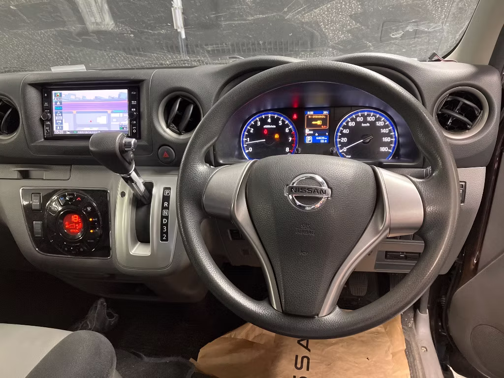 NISSAN NV350 CARAVAN