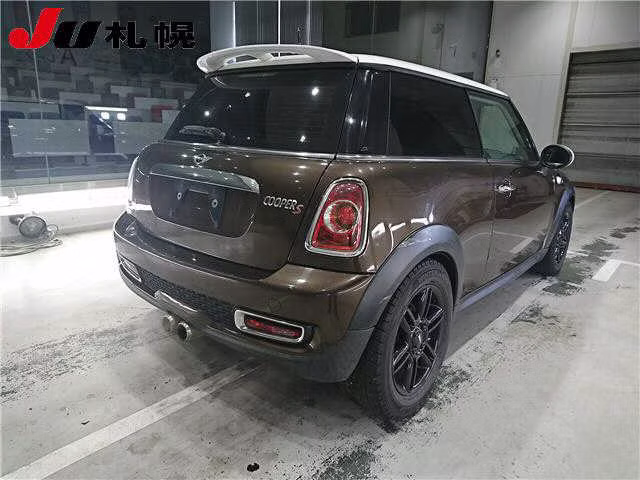 MINI HATCH