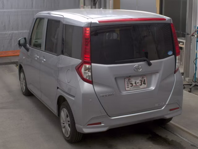 TOYOTA ROOMY