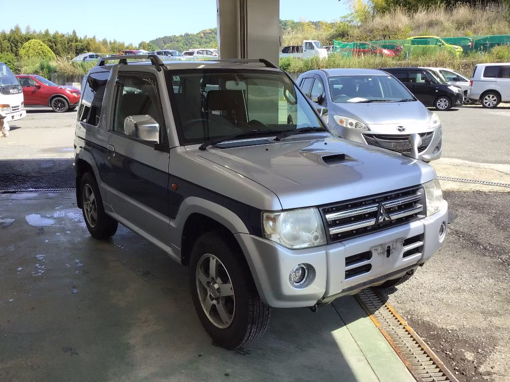 MITSUBISHI PAJERO MINI