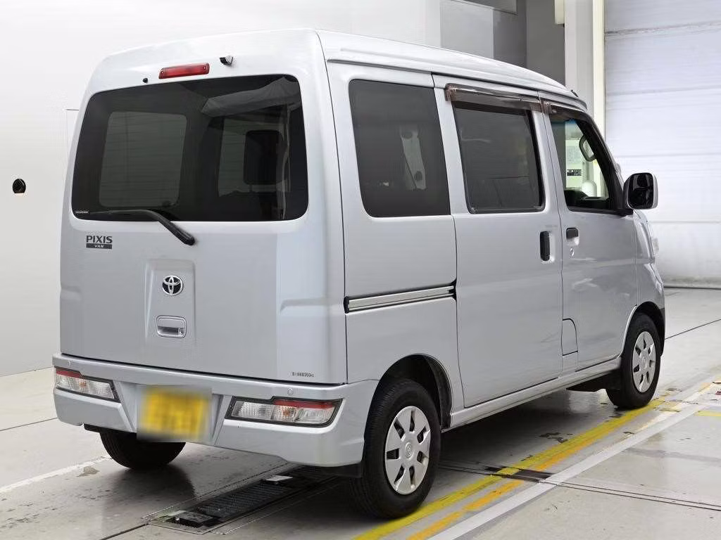 TOYOTA PIXIS VAN