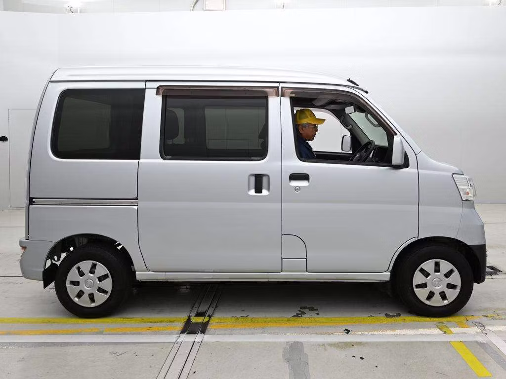 TOYOTA PIXIS VAN